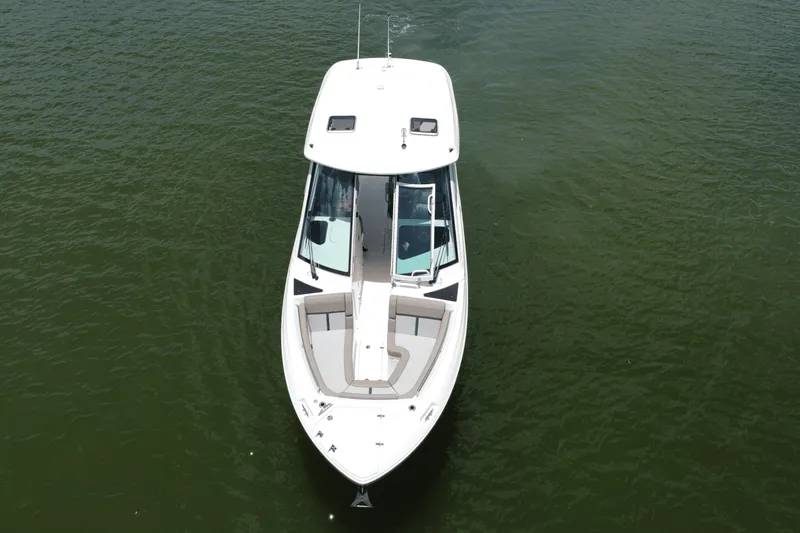Slide: The Image of Boston Whaler 330 Vantage 2025 - 22