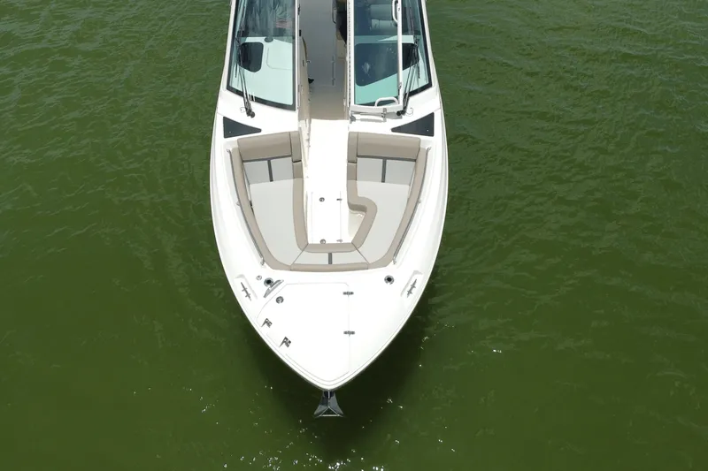 Slide: The Image of Boston Whaler 330 Vantage 2025 - 24