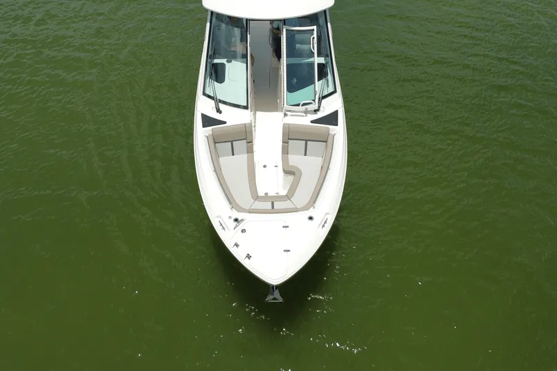 Slide: The Image of Boston Whaler 330 Vantage 2025 - 26