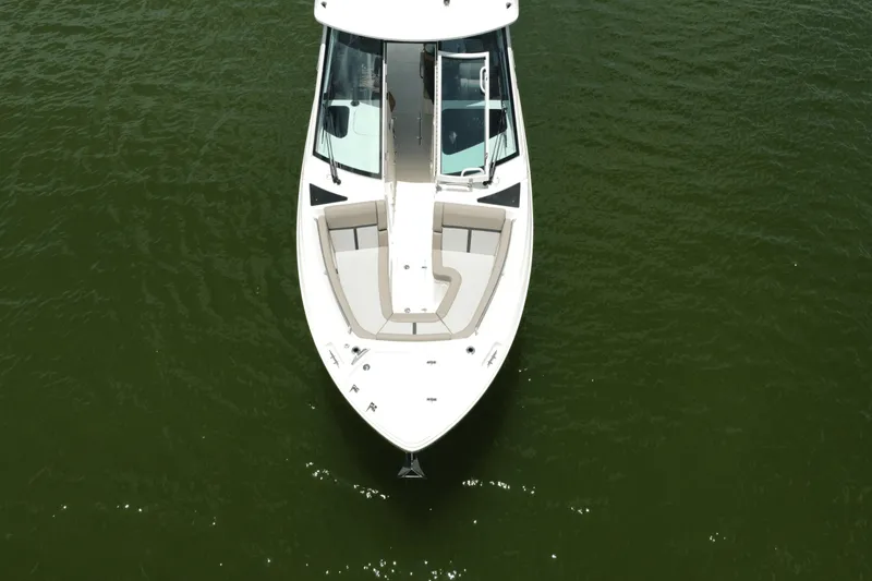 Slide: The Image of Boston Whaler 330 Vantage 2025 - 27