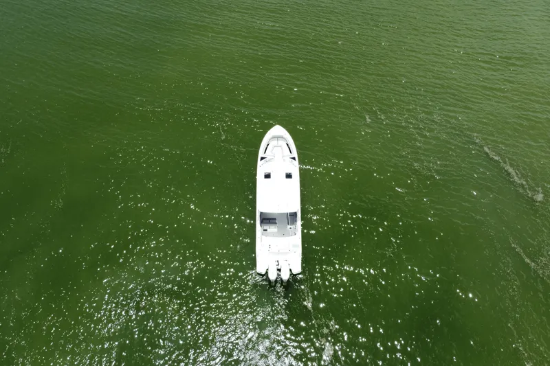 Slide: The Image of Boston Whaler 330 Vantage 2025 - 29