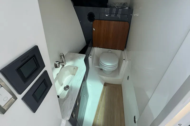 Slide: The Image of Boston Whaler 330 Vantage 2025 - 52