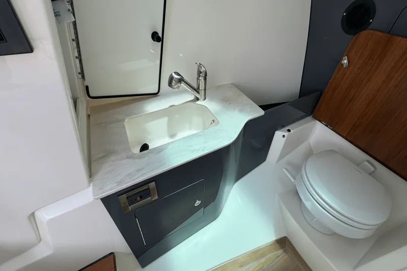 Slide: The Image of Boston Whaler 330 Vantage 2025 - 53