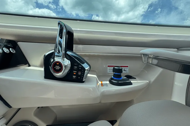 Slide: The Image of Boston Whaler 330 Vantage 2025 - 62