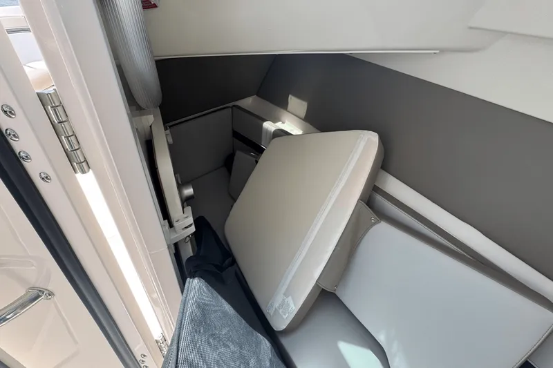 Slide: The Image of Boston Whaler 330 Vantage 2025 - 66