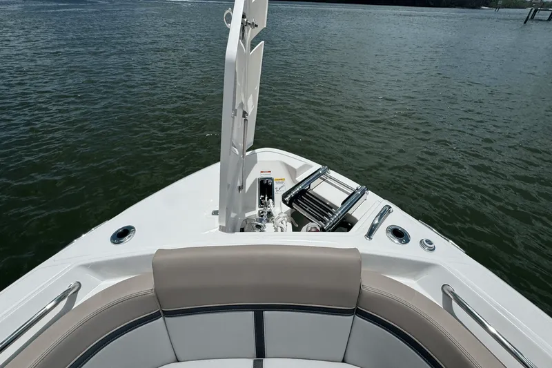 Slide: The Image of Boston Whaler 330 Vantage 2025 - 71