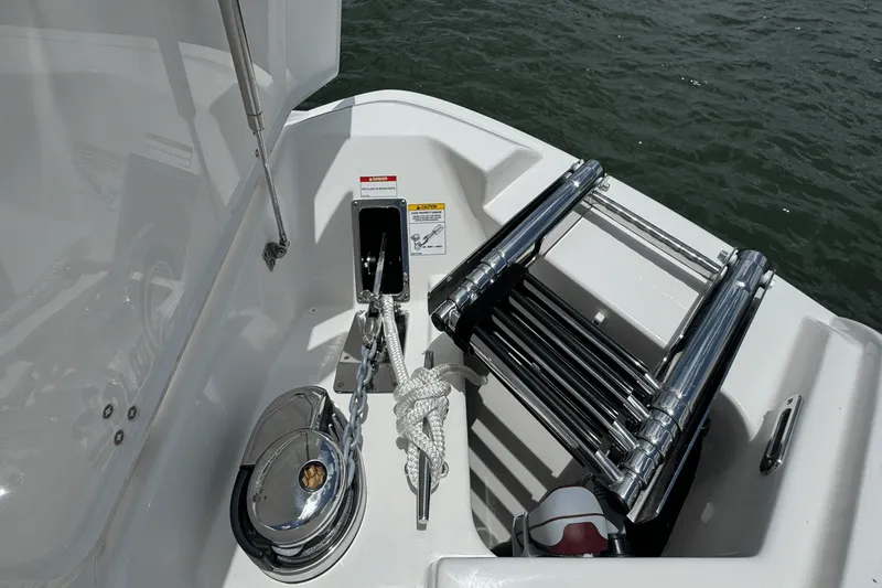 Slide: The Image of Boston Whaler 330 Vantage 2025 - 72
