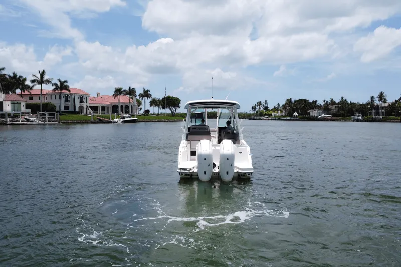 Slide: The Image of Boston Whaler 330 Vantage 2025 - 8