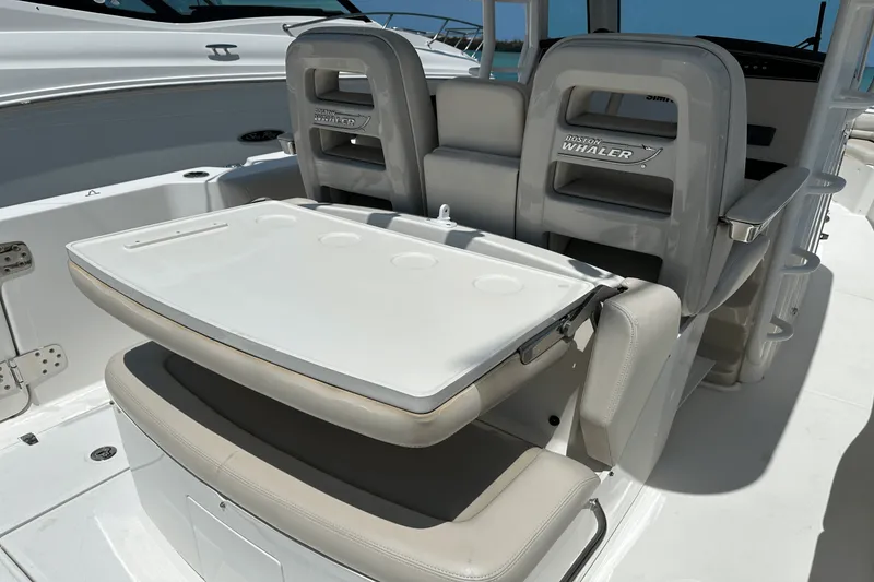 Slide: The Image of Boston Whaler 330 Outrage 2018 - 11