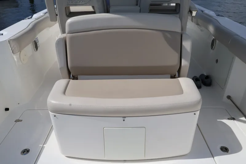 Slide: The Image of Boston Whaler 330 Outrage 2018 - 18