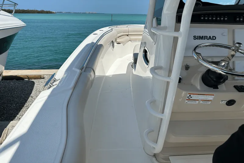 Slide: The Image of Boston Whaler 330 Outrage 2018 - 21