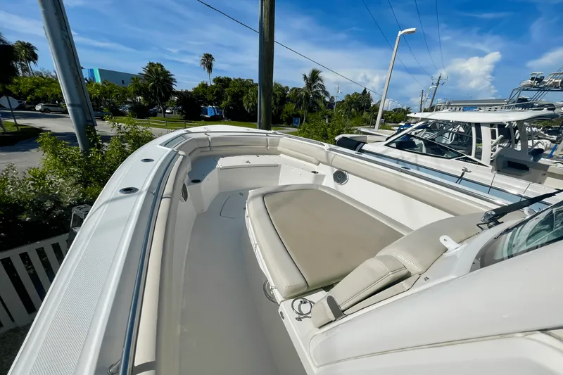Slide: The Image of Boston Whaler 330 Outrage 2018 - 3