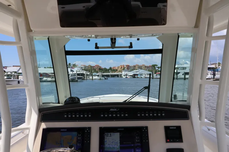Slide: The Image of Boston Whaler 330 Outrage 2018 - 31