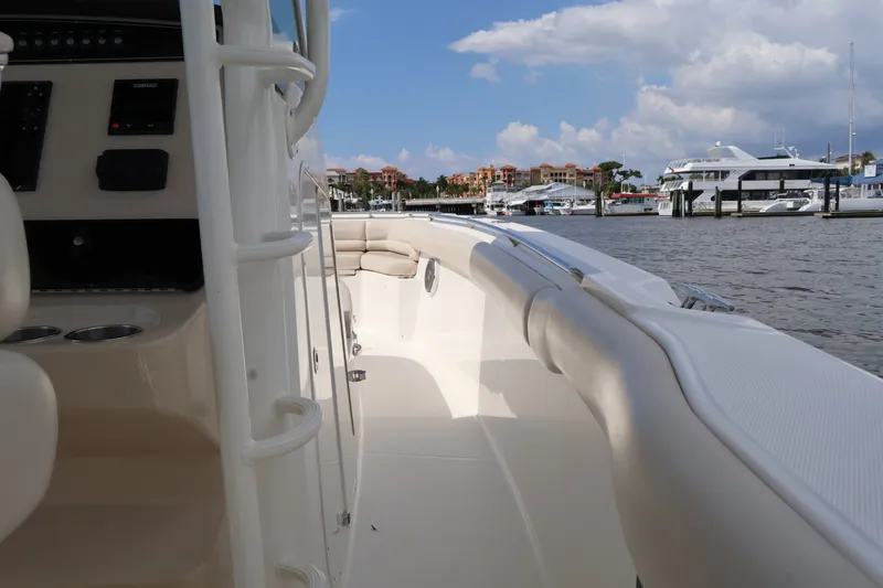 Slide: The Image of Boston Whaler 330 Outrage 2018 - 32