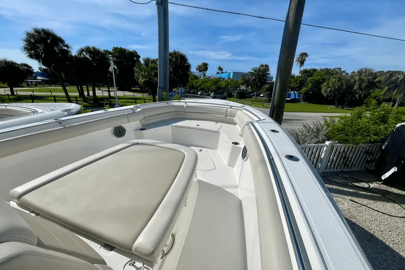 Slide: The Image of Boston Whaler 330 Outrage 2018 - 4