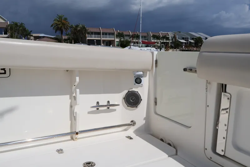 Slide: The Image of Boston Whaler 330 Outrage 2018 - 15