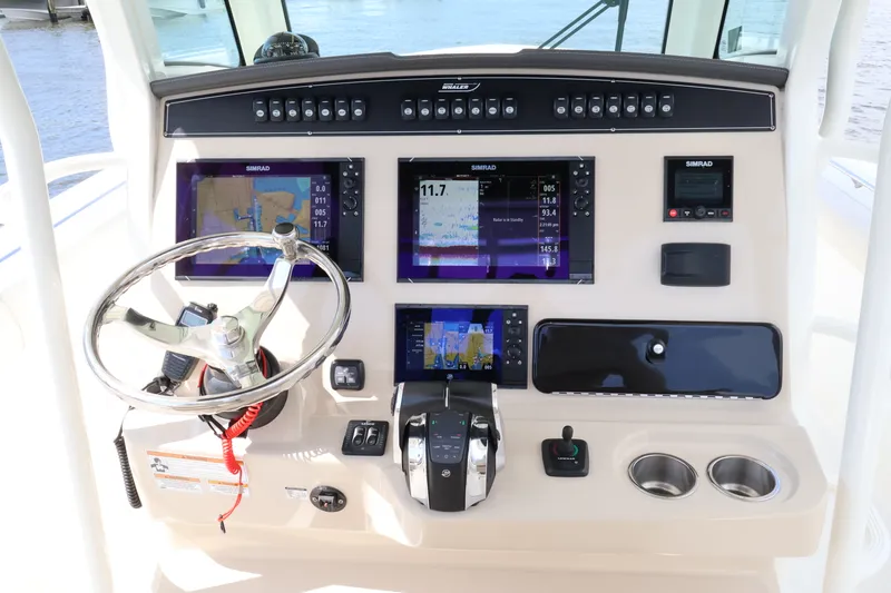 Slide: The Image of Boston Whaler 330 Outrage 2018 - 26