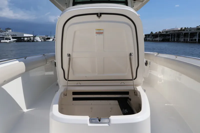 Slide: The Image of Boston Whaler 330 Outrage 2018 - 39
