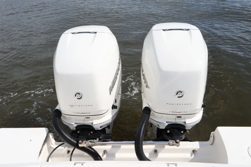 Slide: The Image of Boston Whaler 330 Outrage 2018 - 13