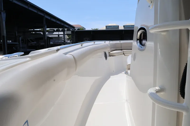 Slide: The Image of Boston Whaler 330 Outrage 2018 - 51