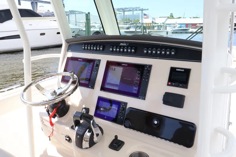 Slide: The Image of Boston Whaler 330 Outrage 2018 - 24