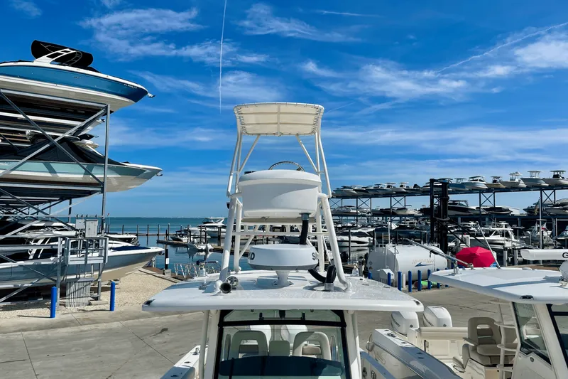 Slide: The Image of Boston Whaler 330 Outrage 2018 - 7