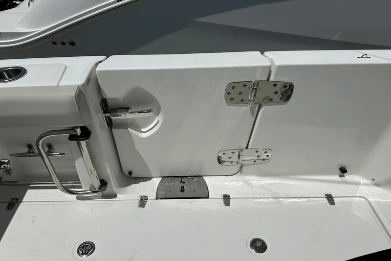 Slide: The Image of Boston Whaler 330 Outrage 2018 - 8