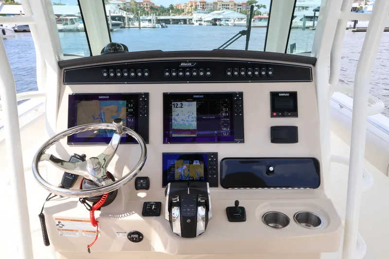 Slide: The Image of Boston Whaler 330 Outrage 2018 - 30