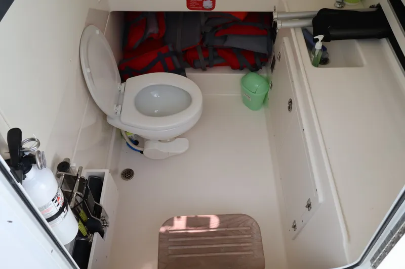 Slide: The Image of Boston Whaler 330 Outrage 2018 - 34