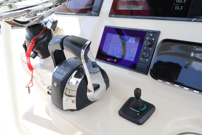 Slide: The Image of Boston Whaler 330 Outrage 2018 - 25