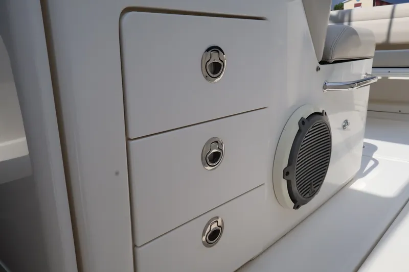 Slide: The Image of Boston Whaler 330 Outrage 2018 - 52