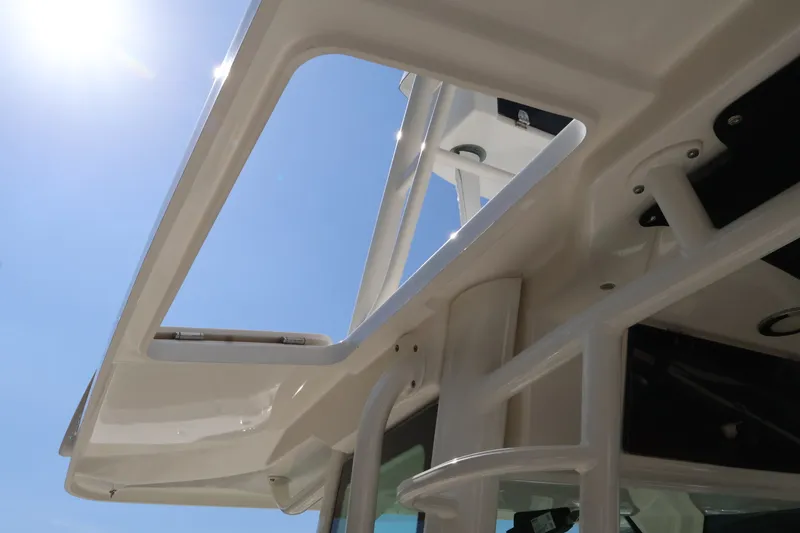 Slide: The Image of Boston Whaler 330 Outrage 2018 - 50