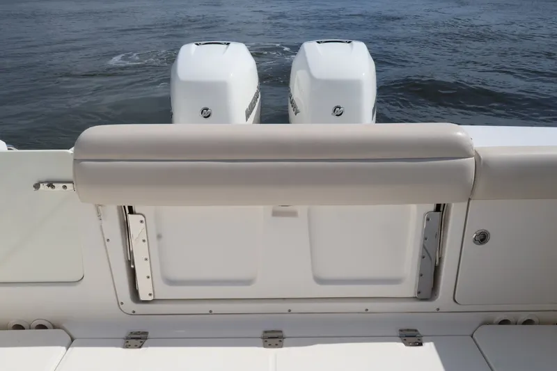 Slide: The Image of Boston Whaler 330 Outrage 2018 - 14