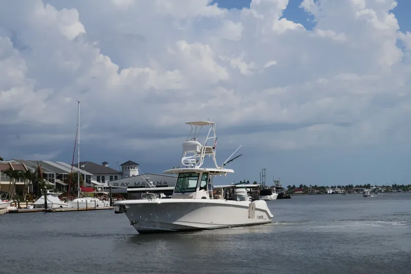 Slide: The Image of Boston Whaler 330 Outrage 2018 - 12