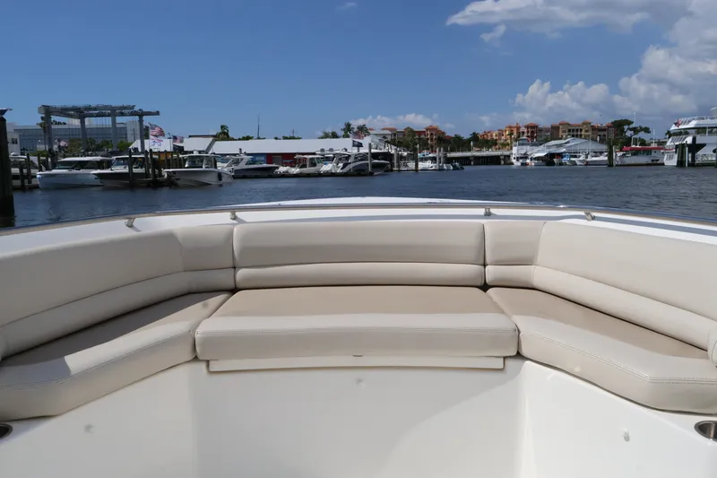 Slide: The Image of Boston Whaler 330 Outrage 2018 - 40