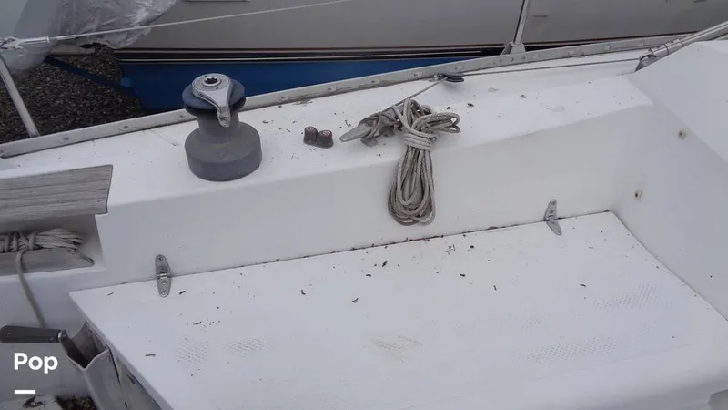 Slide: The Image of Hunter 31 1983 - 12168301