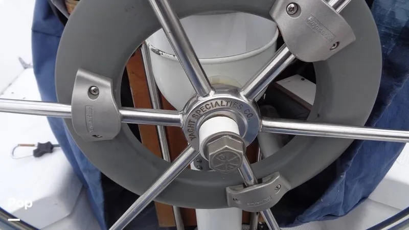 Slide: The Image of Hunter 31 1983 - 12168311