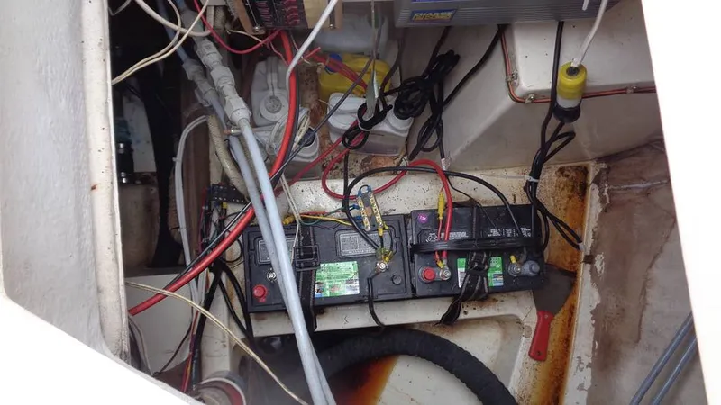 Slide: The Image of Hunter 31 1983 - 12168312