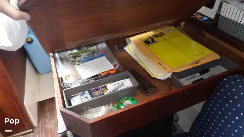 Slide: The Image of Hunter 31 1983 - 12168326