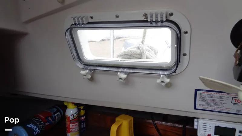 Slide: The Image of Hunter 31 1983 - 12168331