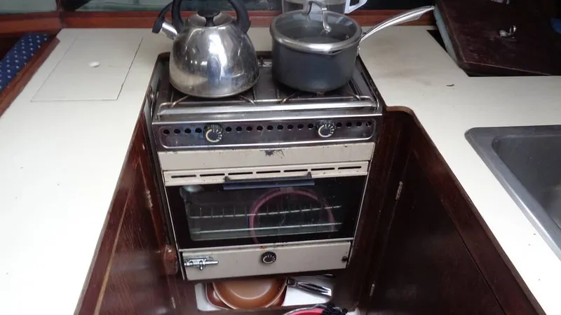 Slide: The Image of Hunter 31 1983 - 12168333