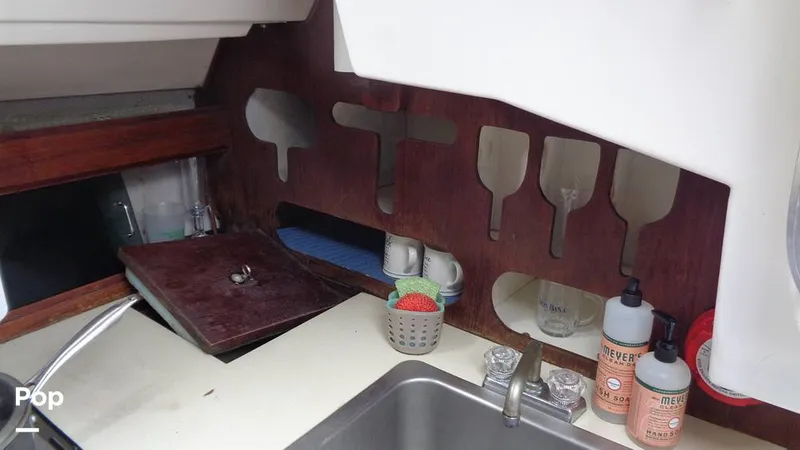 Slide: The Image of Hunter 31 1983 - 12168334