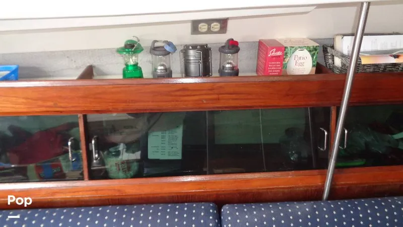 Slide: The Image of Hunter 31 1983 - 12168337