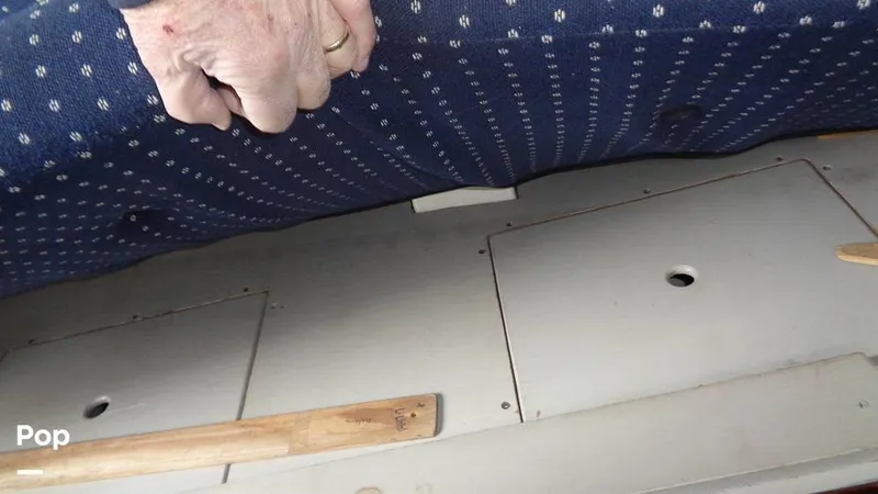 Slide: The Image of Hunter 31 1983 - 12168340