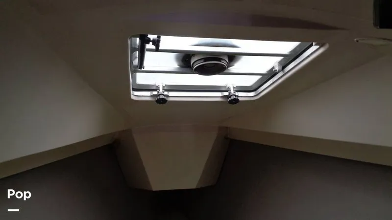 Slide: The Image of Hunter 31 1983 - 12168350