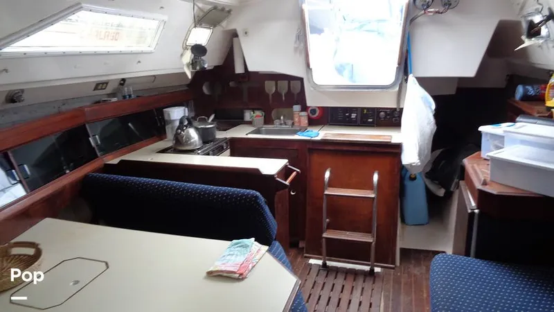 Slide: The Image of Hunter 31 1983 - 12168352