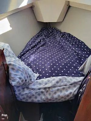 Slide: The Image of Hunter 31 1983 - 12116731