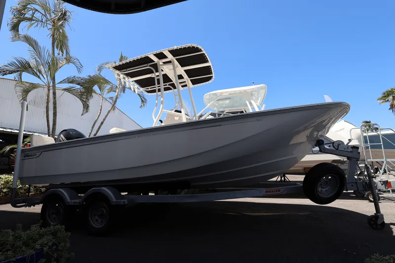 The Image of Boston Whaler 190 Montauk 2025 - 0