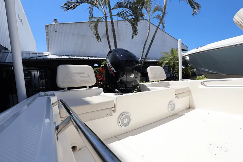 Slide: The Image of Boston Whaler 190 Montauk 2025 - 11