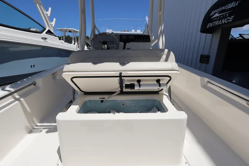 Slide: The Image of Boston Whaler 190 Montauk 2025 - 15